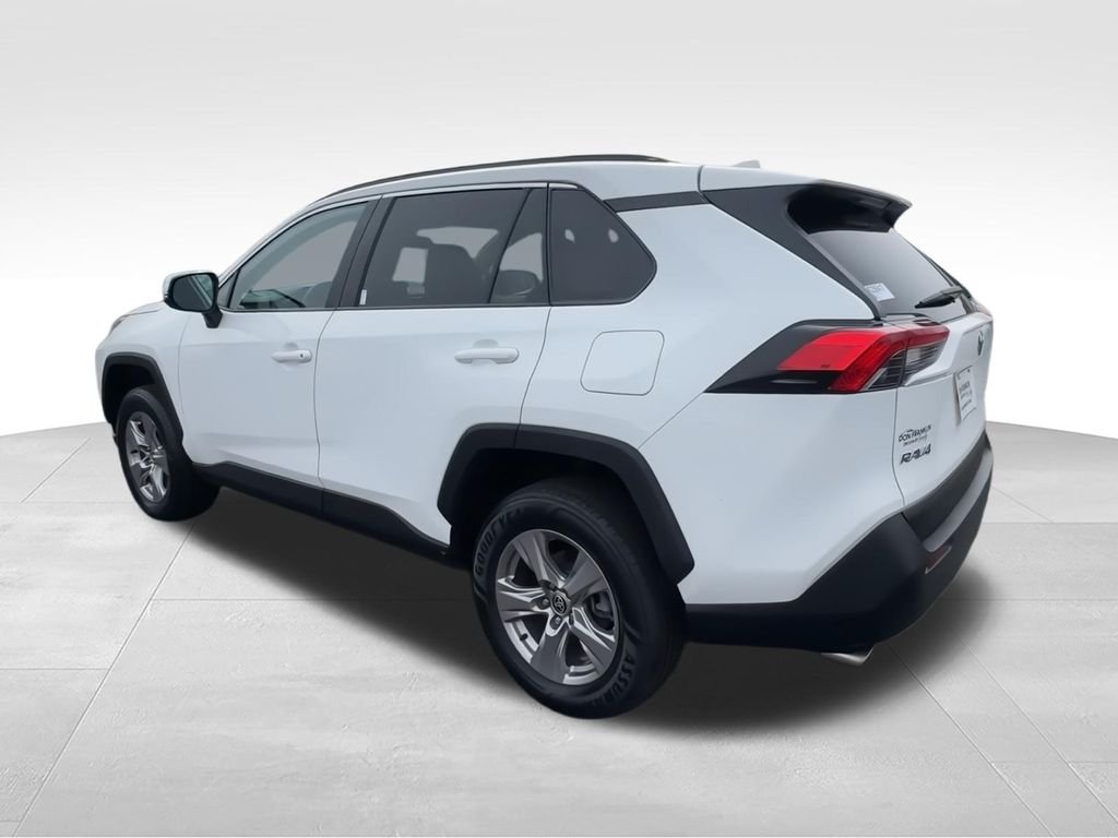 Used 2022 White Toyota XLE image 6