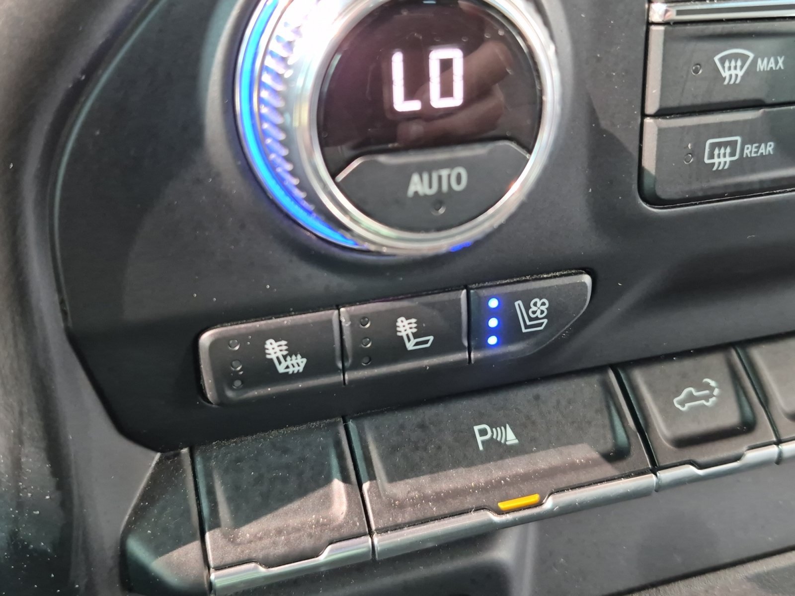 Used 2022 PACIFIC BLUE METALLIC GMC SLT image 24