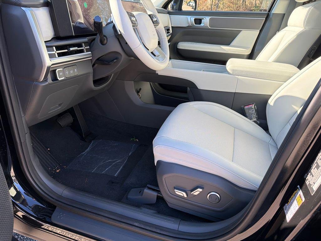 New 2026 Black Hyundai SEL image 9