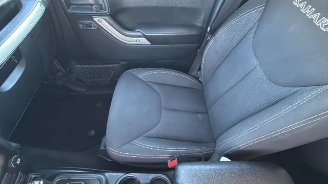 Used 2018 Gray Jeep Sahara 4x4 image 12