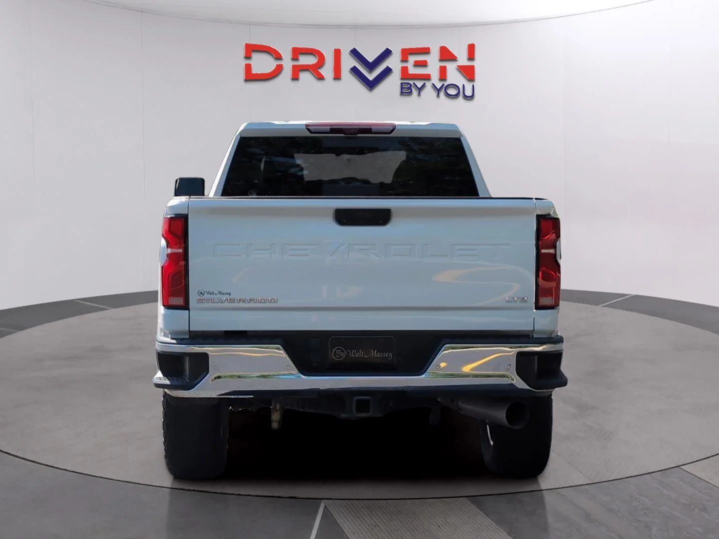 Used 2024 Summit White Chevrolet LTZ image 4