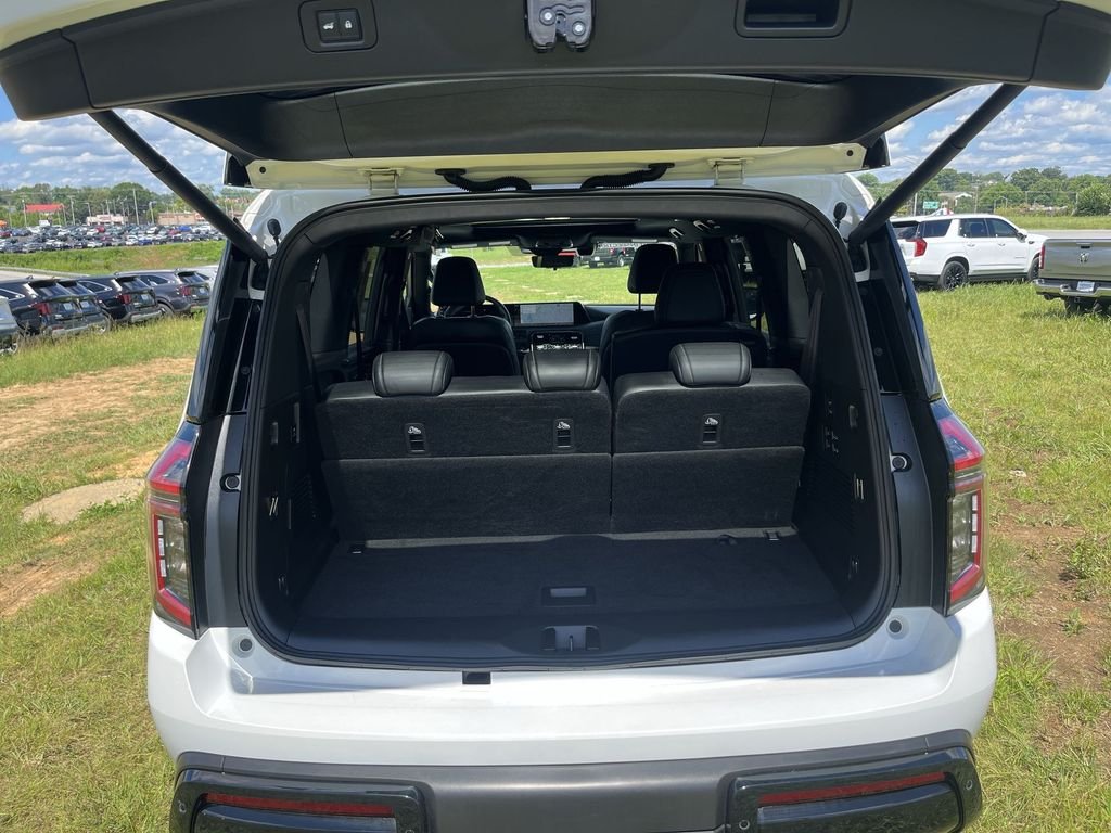 Used 2025 White Nissan PRO-4X image 31