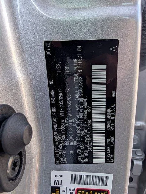 Used 2020 White Toyota XLE image 31