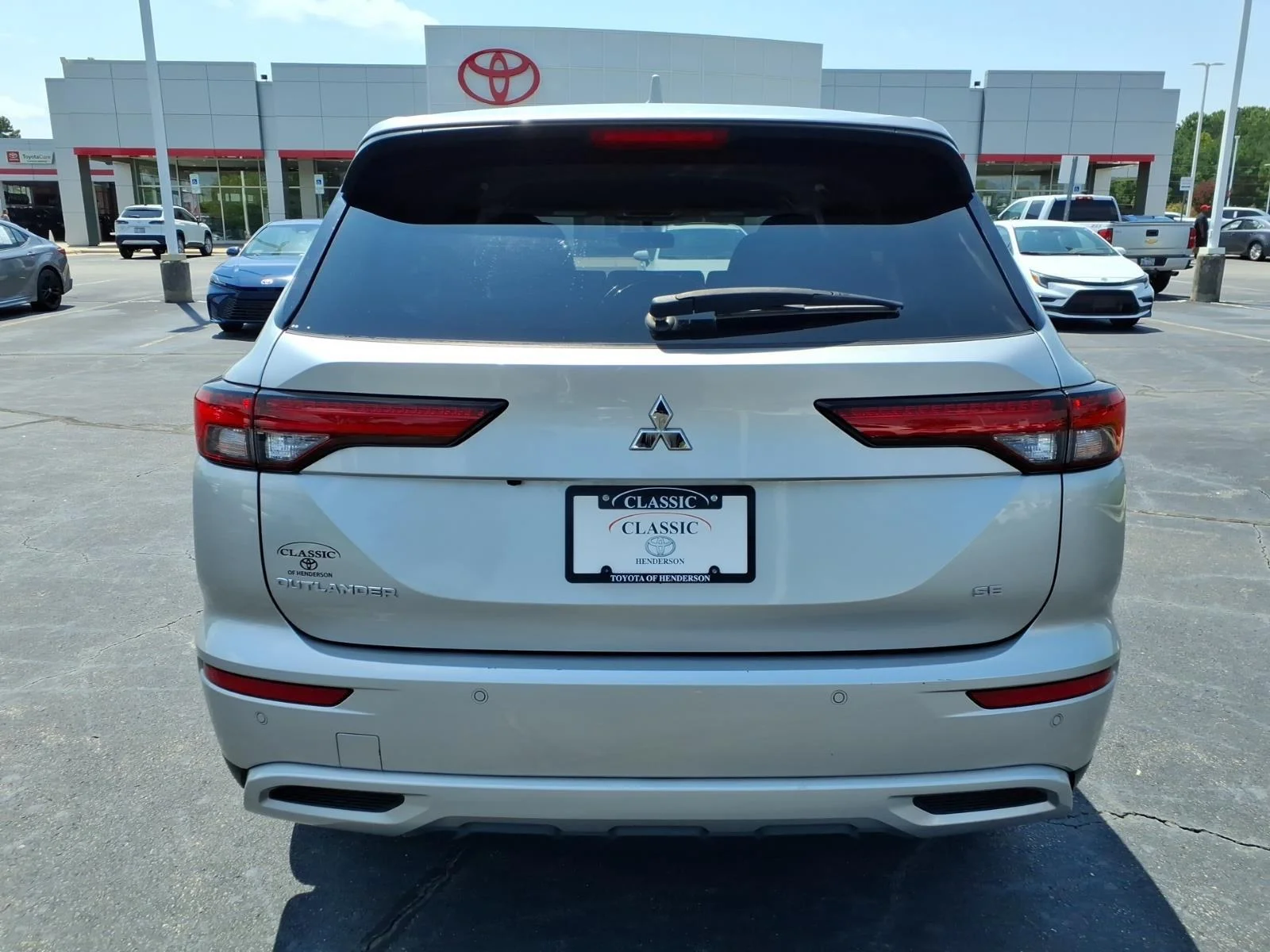 Used 2023 Alloy Silver Metallic Mitsubishi SE image 10