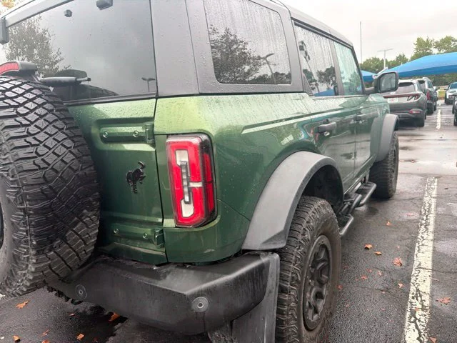 Used 2023 Eruption Green Metallic Ford Wildtrak image 9