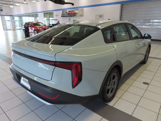 2025 Kia K4 LXS - Photo 12