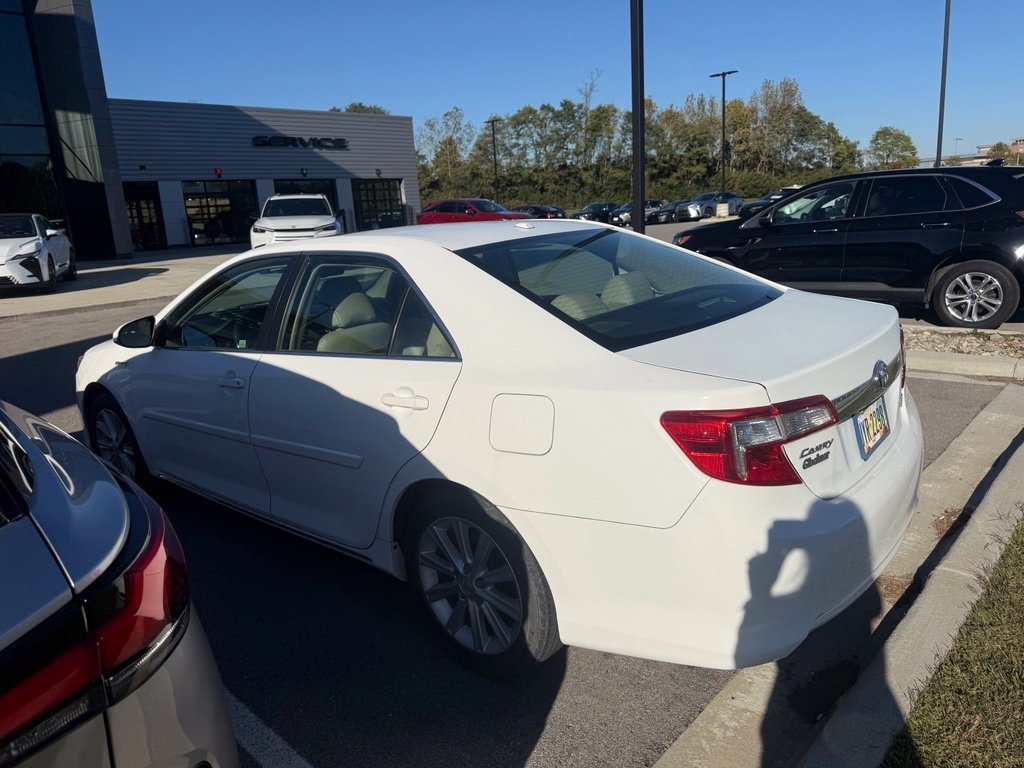 Used 2013 Super White Toyota XLE image 22