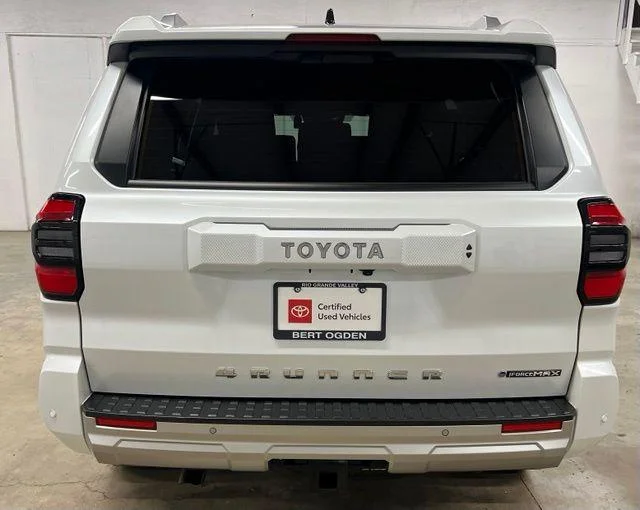 Used 2025 WIND CHILL PEARL Toyota  image 5