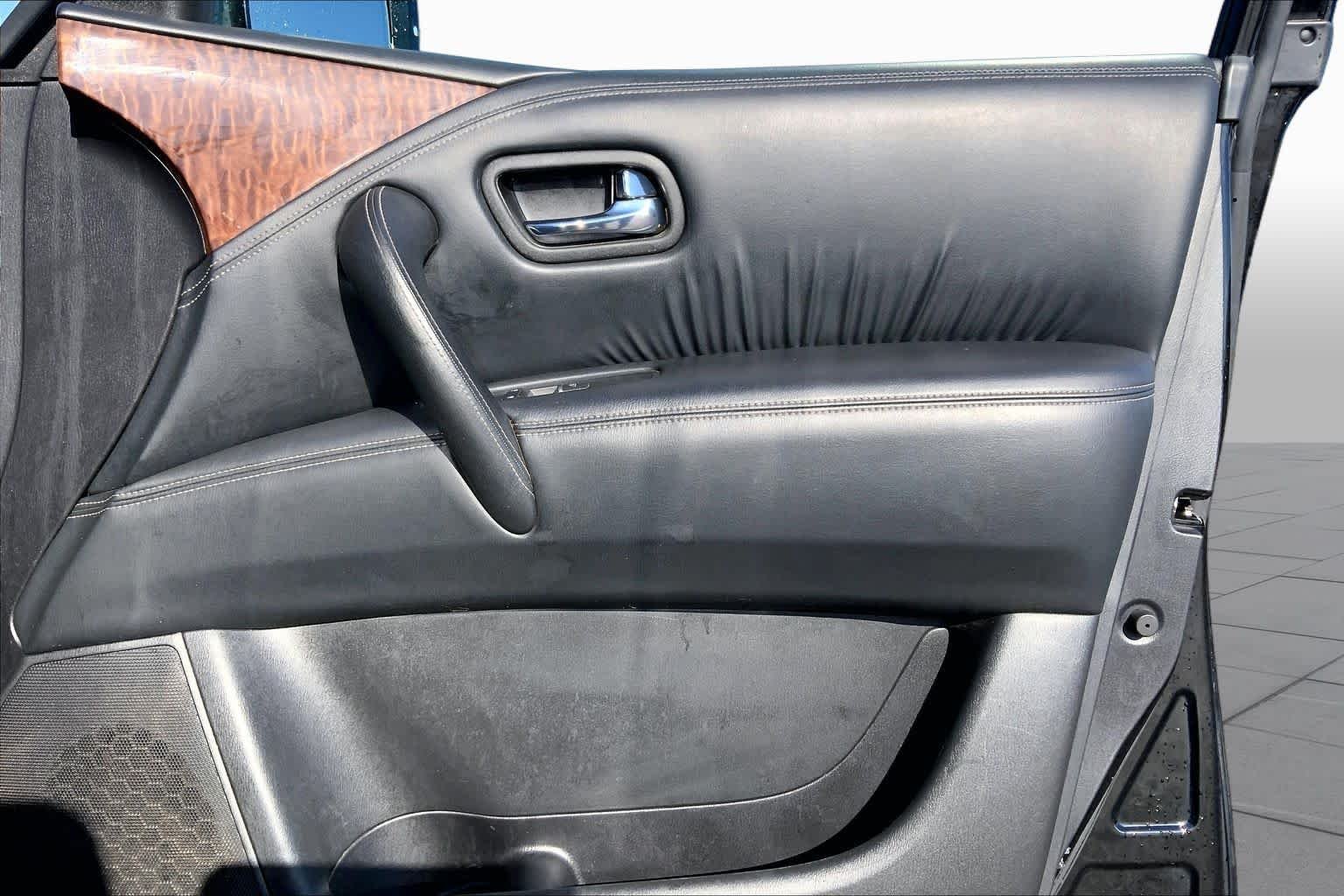 Used 2018 Super Black Nissan SL image 23