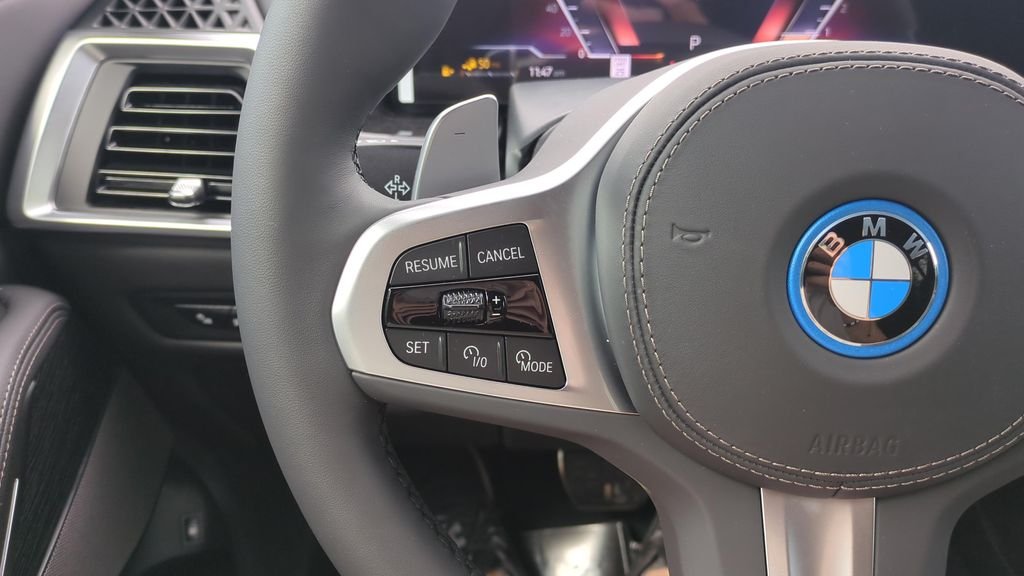 New 2026 Black Sapphire Metallic BMW xDrive50e image 31