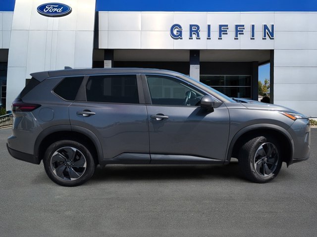 Used 2025 Gray Nissan SV image 3