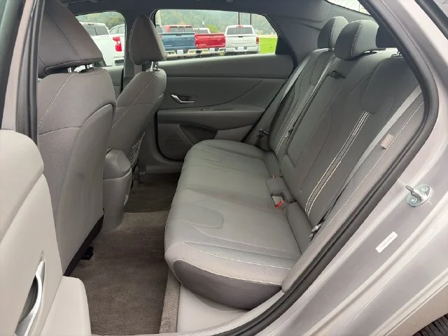 Used 2025 Metal Hyundai SEL Convenience image 16