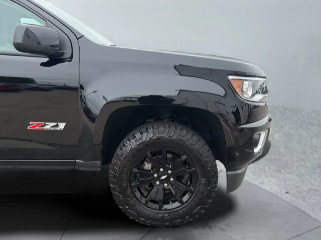 Certified Used 2018 BLACK Chevrolet 4WD Z71 image 34