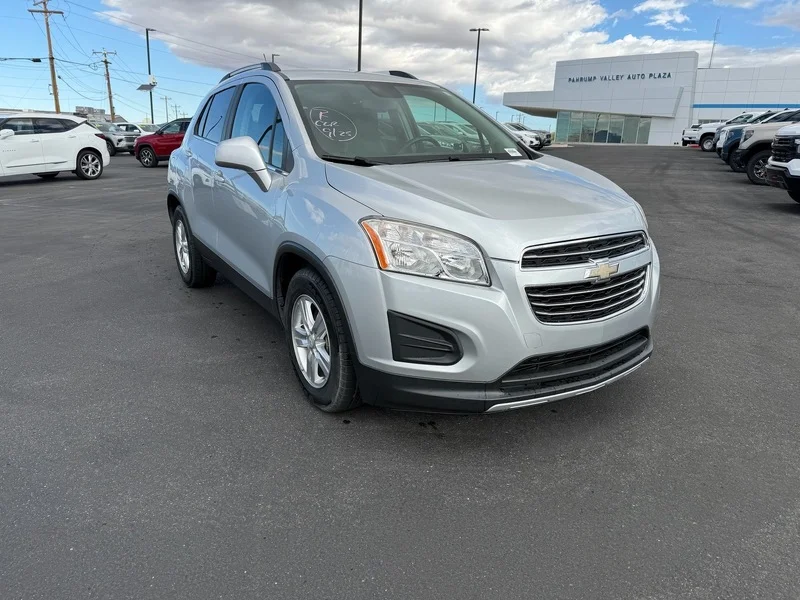 Used 2015 SILVER ICE METALLIC Chevrolet LT image 1