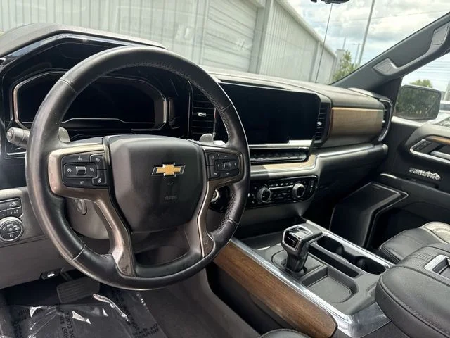 Used 2022  Chevrolet High Country image 17