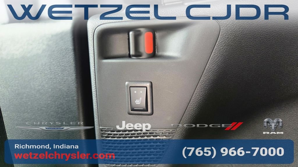 New 2027 Red Hot Pearl-Coat Exterior Paint Chrysler Limited image 34