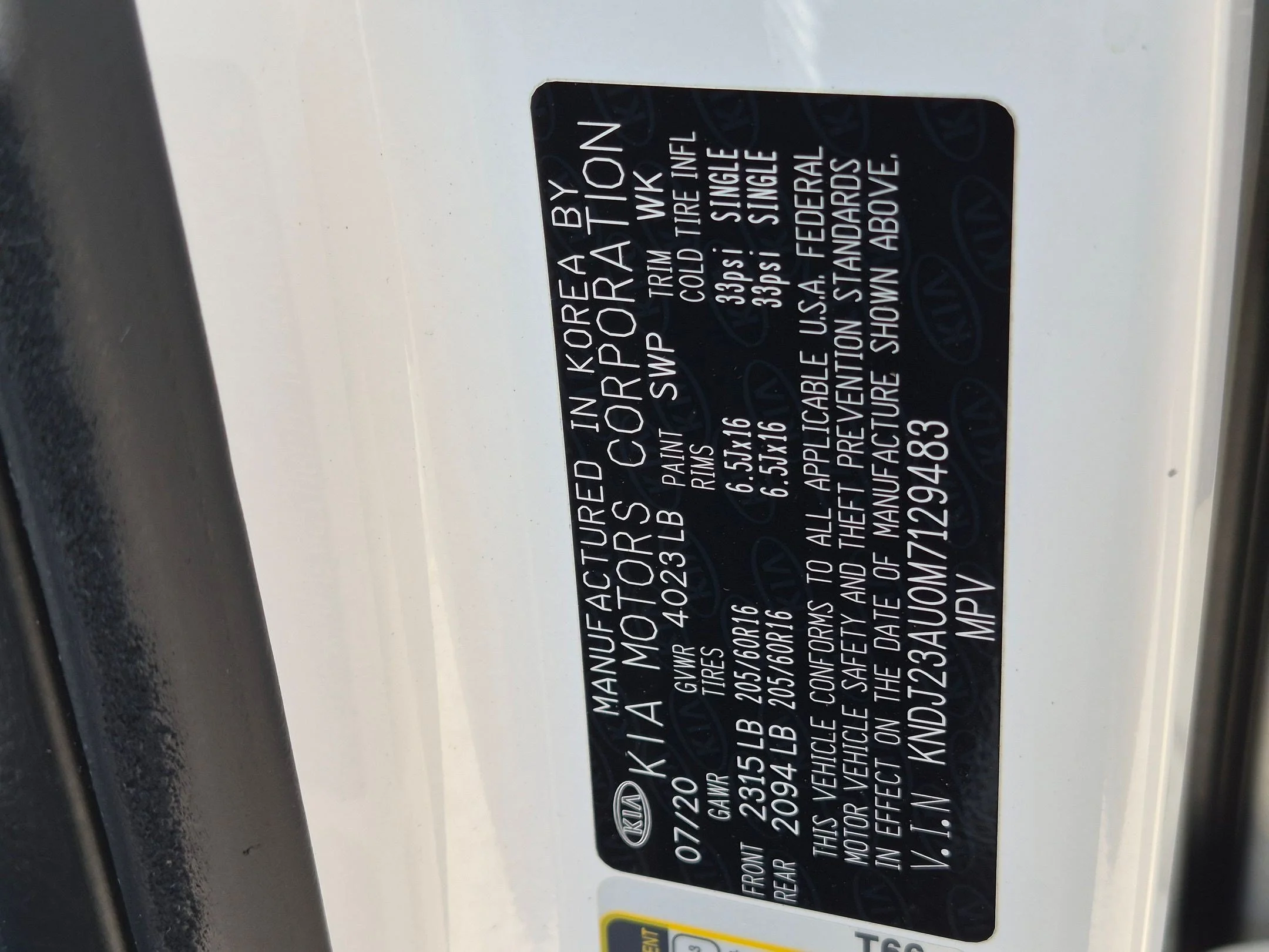Used 2021 Snow White Pearl Kia S image 31