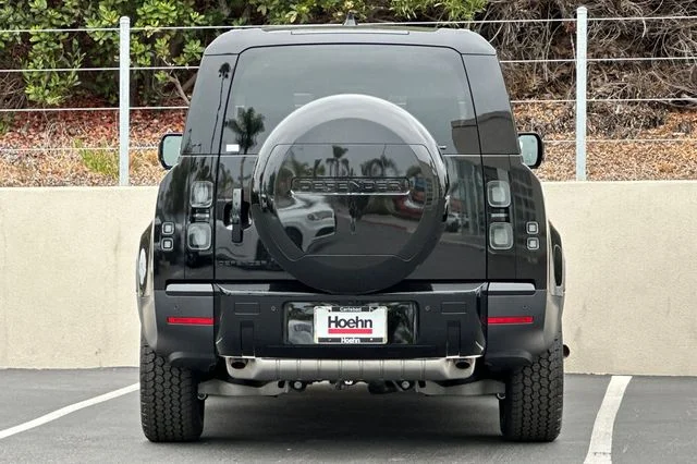 New 2026 Santorini Black Land Rover S image 4