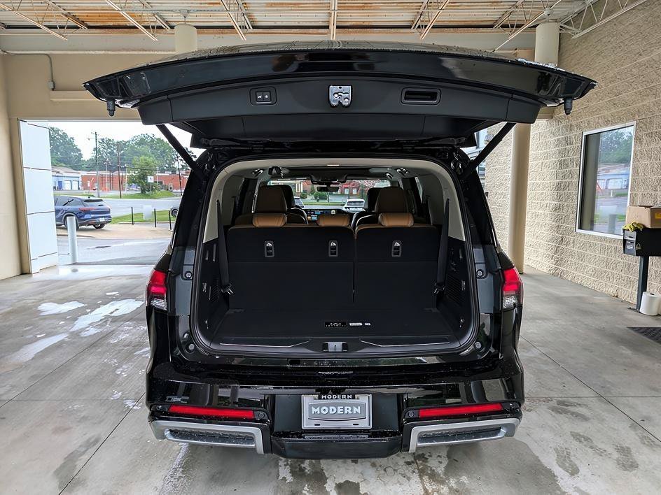 New 2027 Black Obsidian INFINITI LUXE image 24