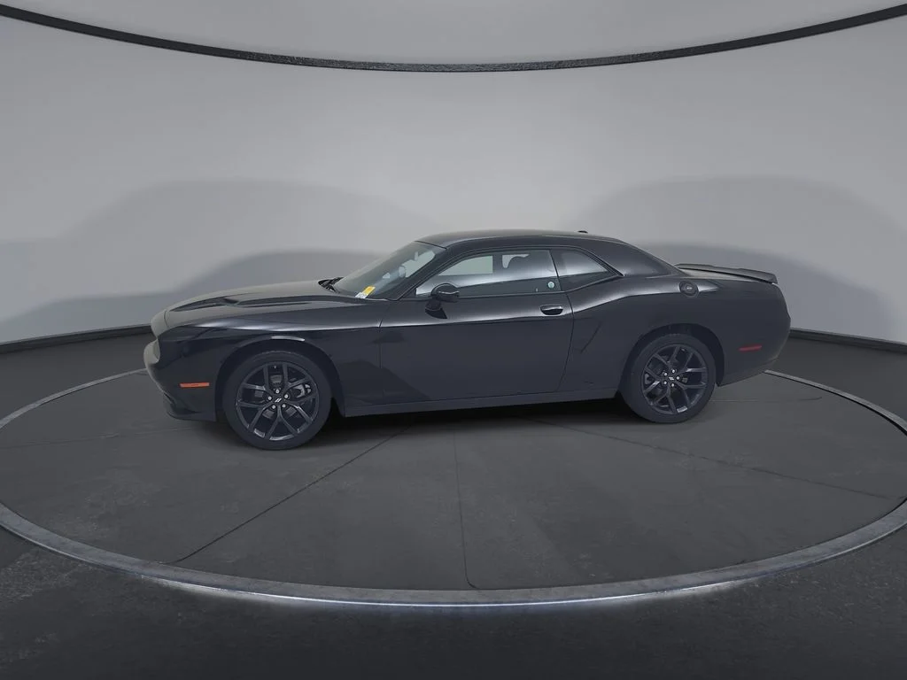 Used 2023 Black Dodge SXT image 10