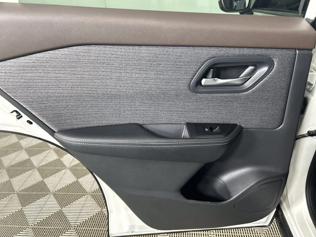 Used 2022 White Nissan SV image 16