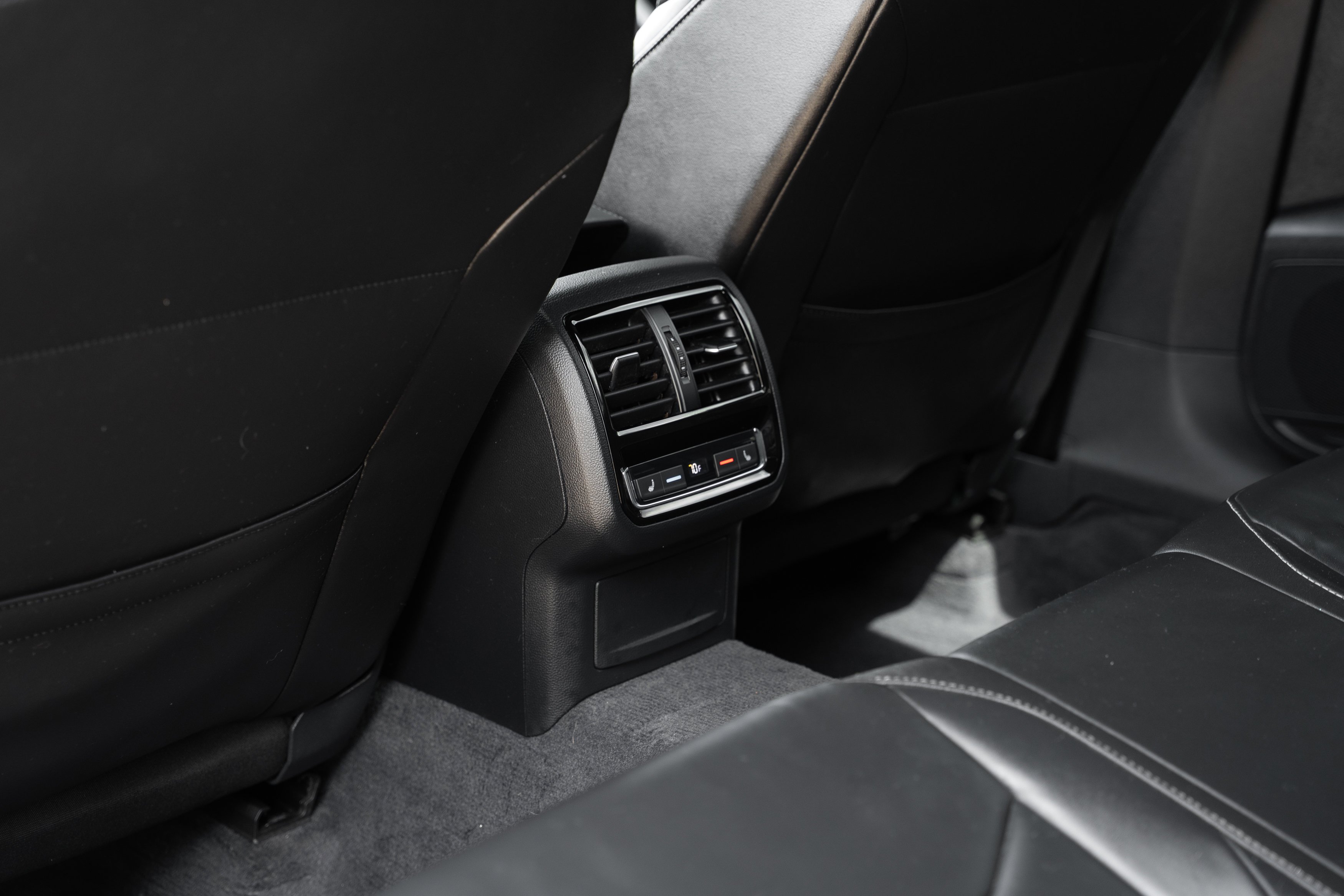 Used 2019 Pyrite Silver Metallic Volkswagen SEL Premium R-Line image 27