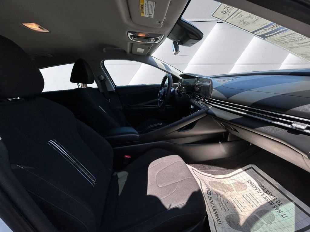 Used 2024 White Hyundai SEL image 13