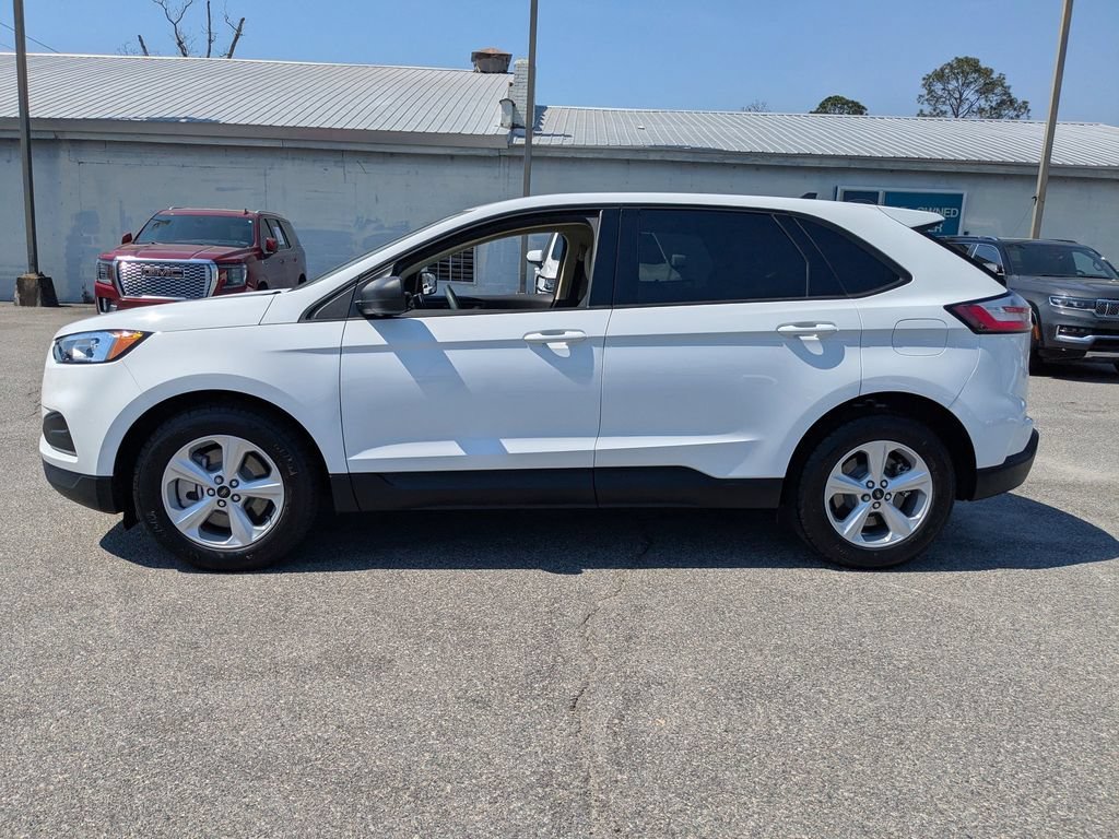Used 2023 White Ford SE image 7