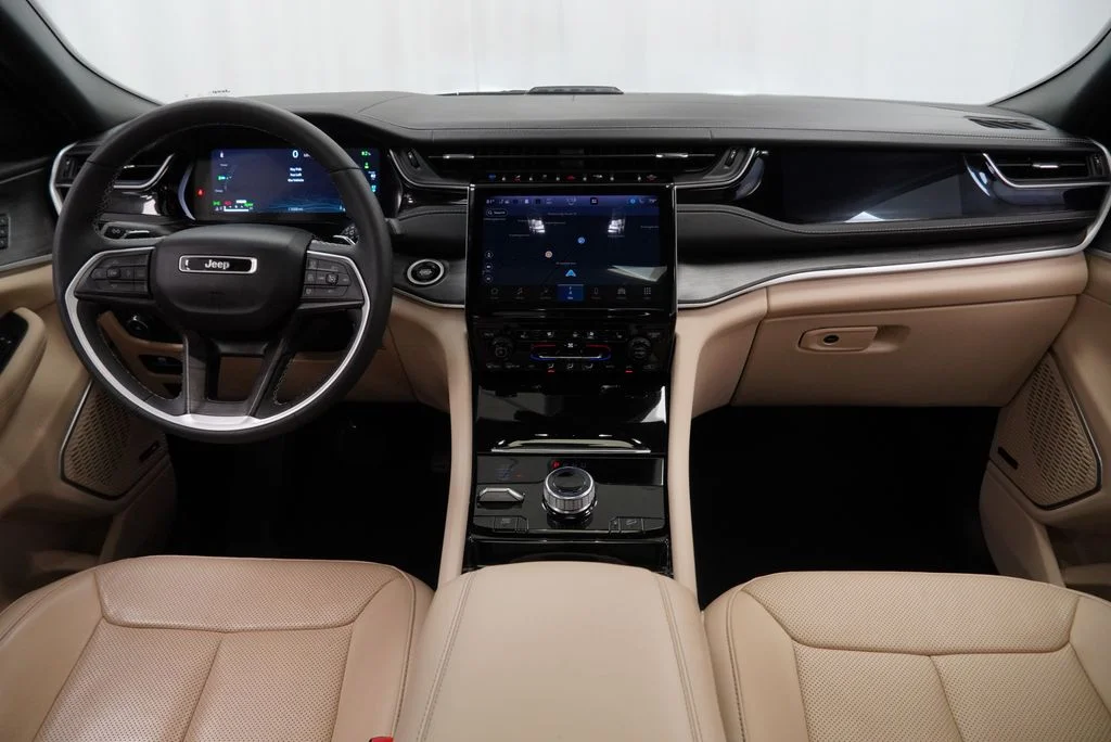 Used 2022 White Jeep 4xe image 28