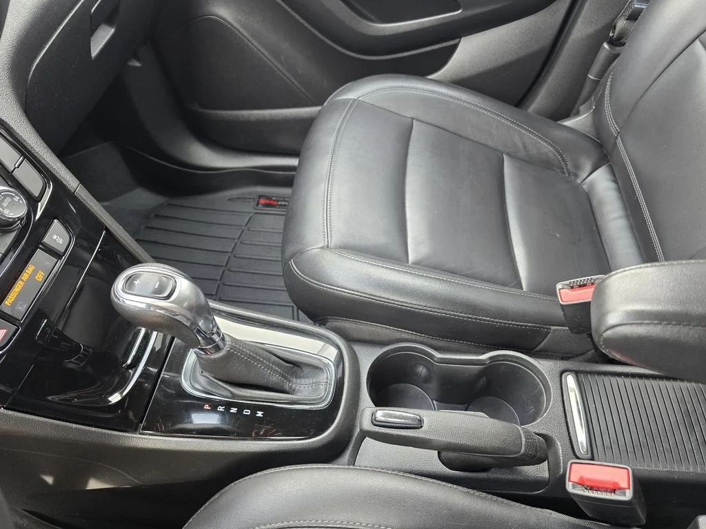 Used 2020 Summit White Buick Essence image 14