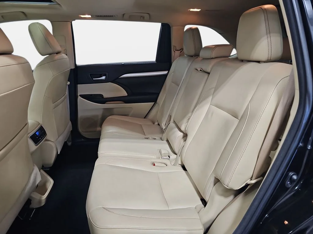 Used 2017 Black Toyota XLE image 12