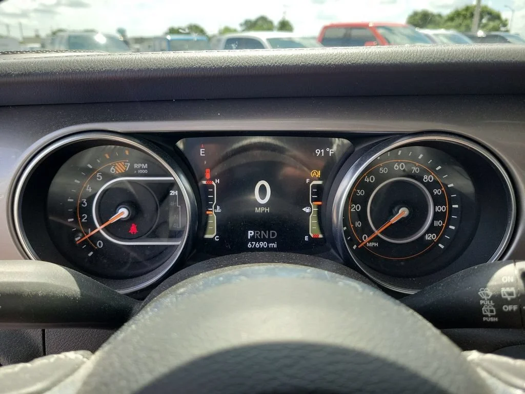 Used 2021 White Jeep Sahara 4x4 image 11