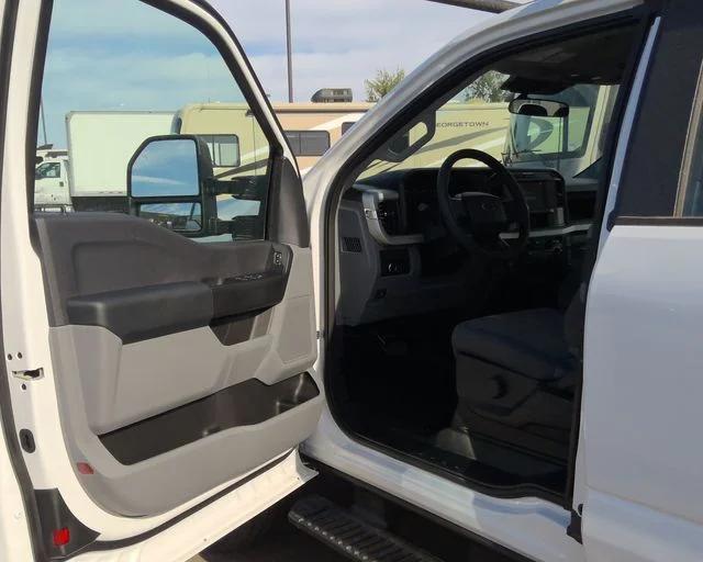 New 2026 Oxford White Ford XL image 15