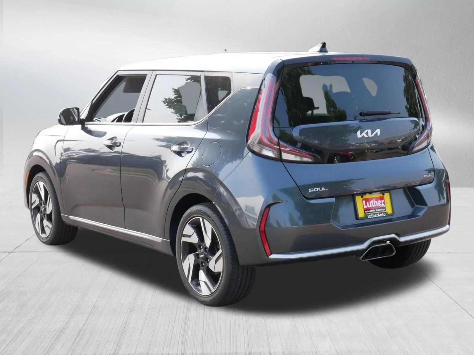 Used 2023 Gravity Gray Kia GT-Line image 5