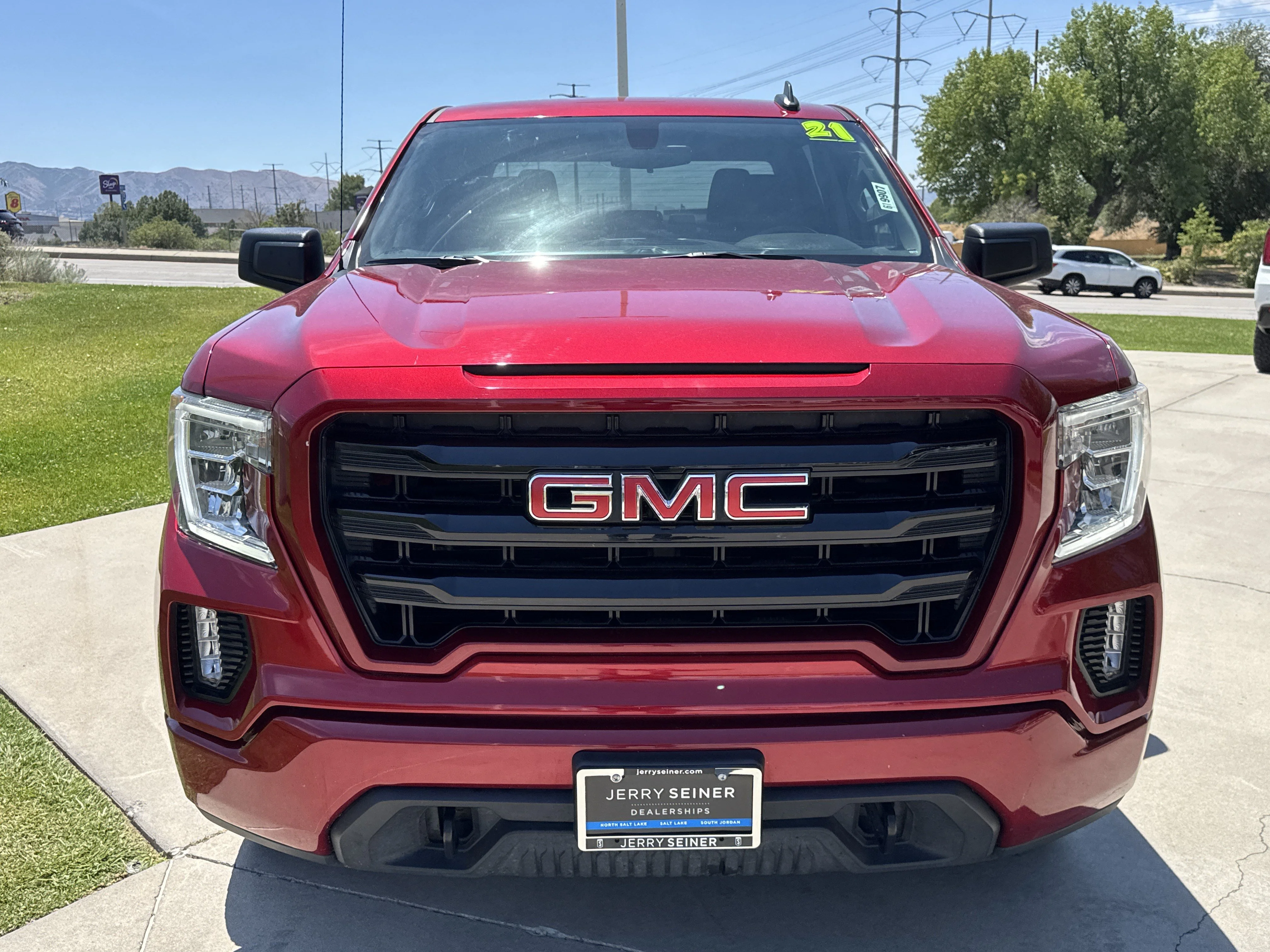 Used 2021 Cayenne Red Tintcoat GMC Elevation image 9