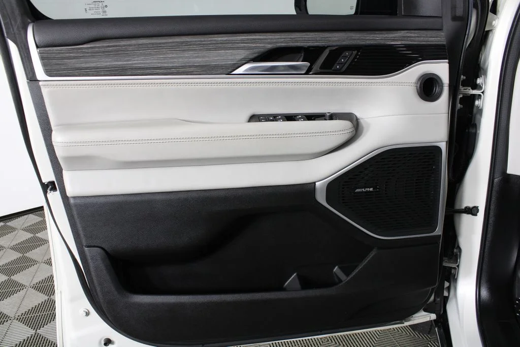 Used 2022 White Jeep Series II image 12