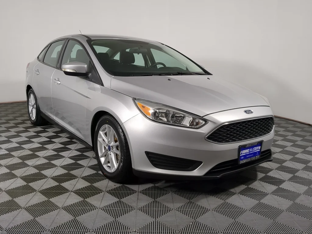 Used 2016 Gray Ford SE image 2