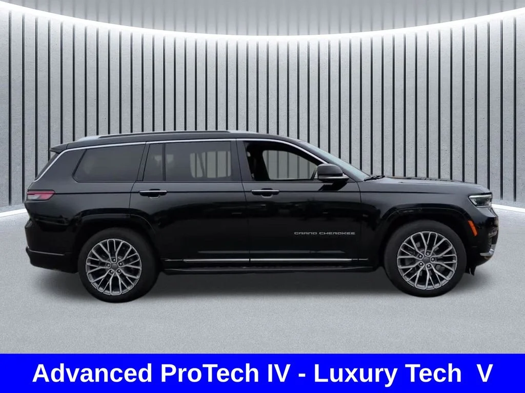 Used 2023 Black Jeep Summit image 4