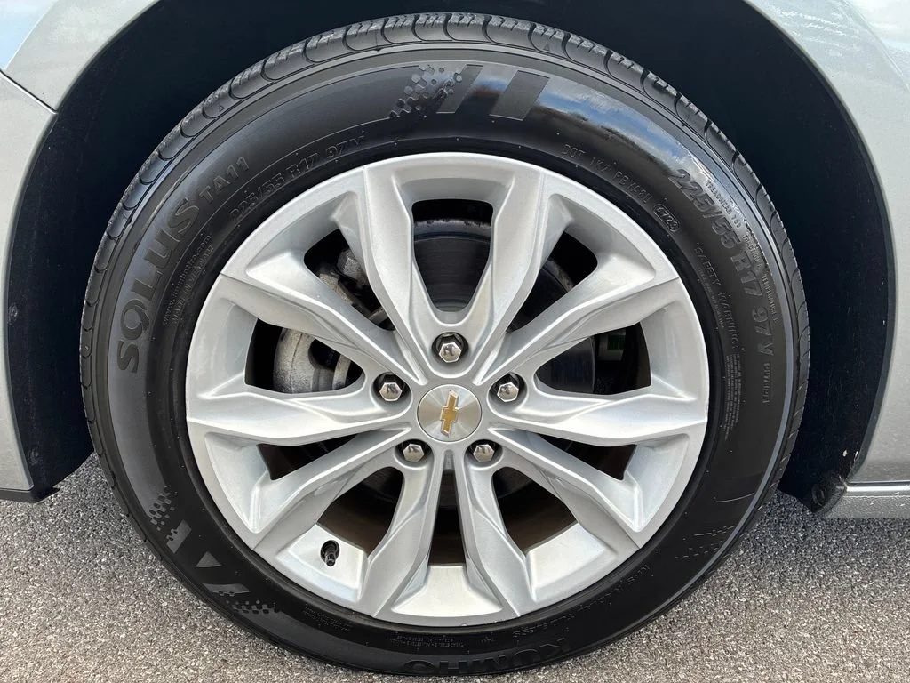 Used 2025 Sterling Gray Metallic Chevrolet 1LT image 40