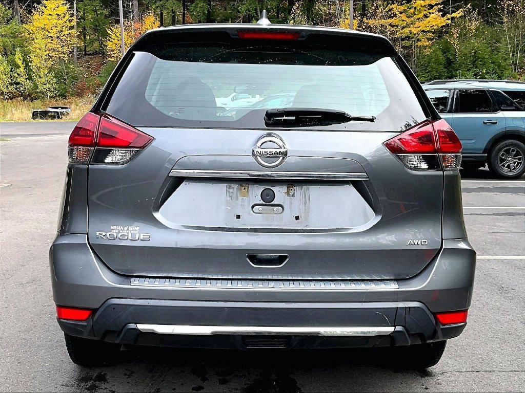 Used 2020 Gray Nissan S image 5