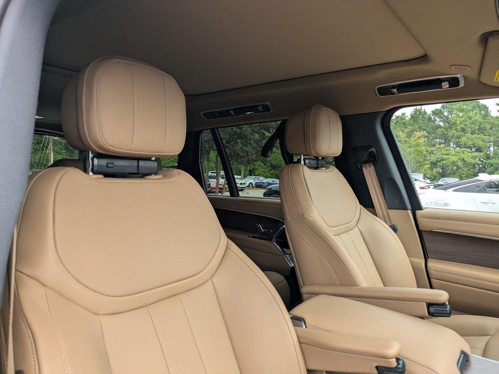 New 2026 Belgravia Green Land Rover SE image 35