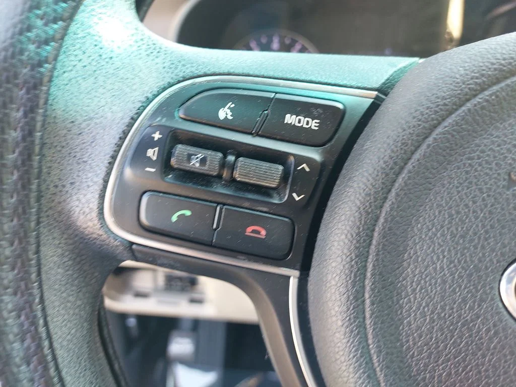 Used 2018 White Kia LX image 16