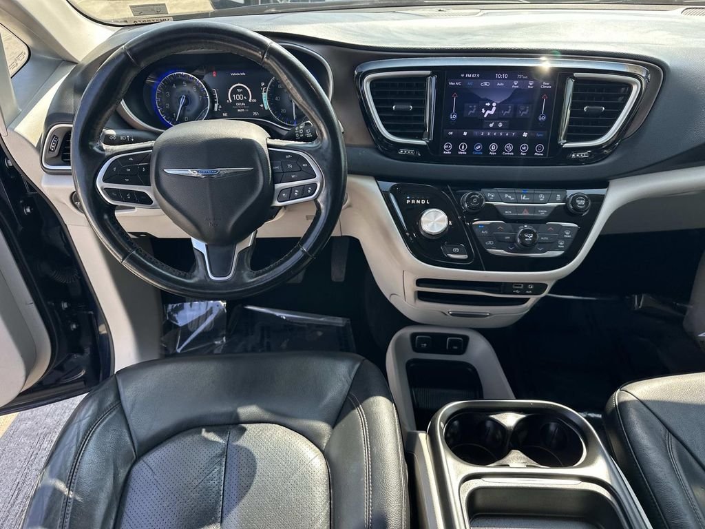 Used 2019 Blue Pearl Chrysler Touring L image 18