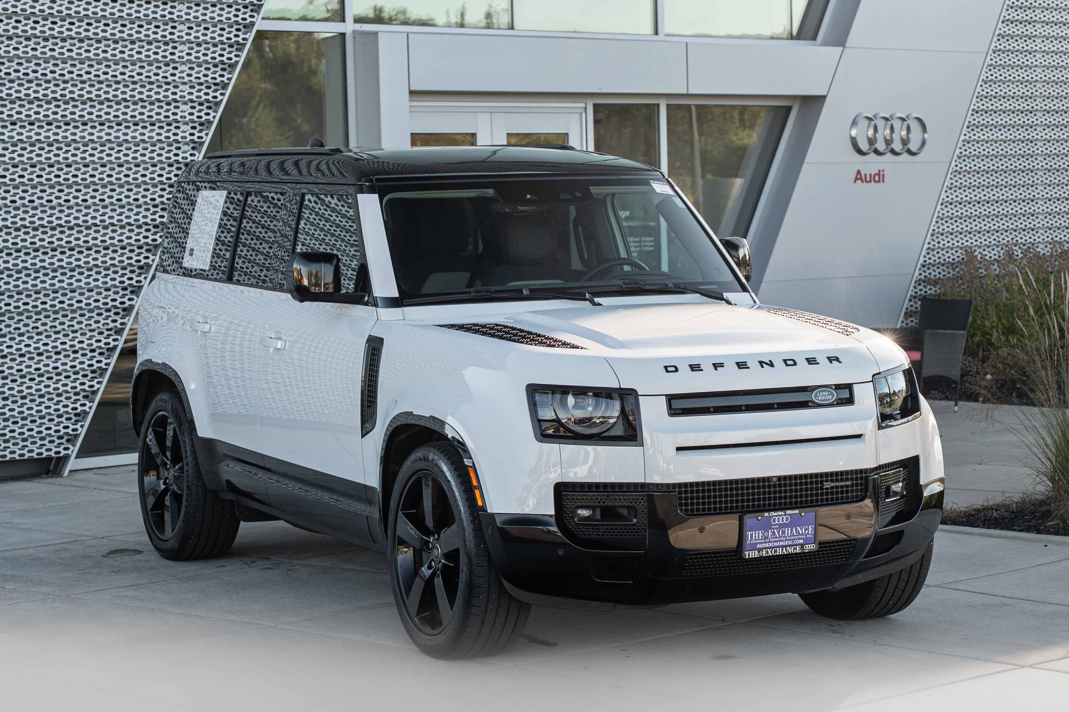 Used 2023 Fuji White Land Rover X-Dynamic SE image 2