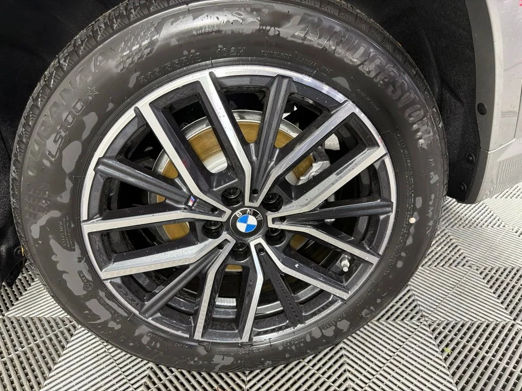 New 2026 Space Silver Metallic BMW xDrive28i image 9