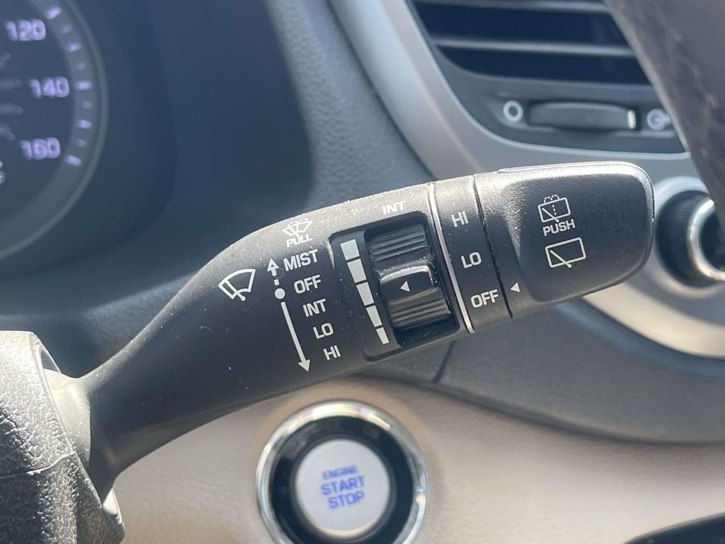 Used 2018 White Hyundai Value image 28