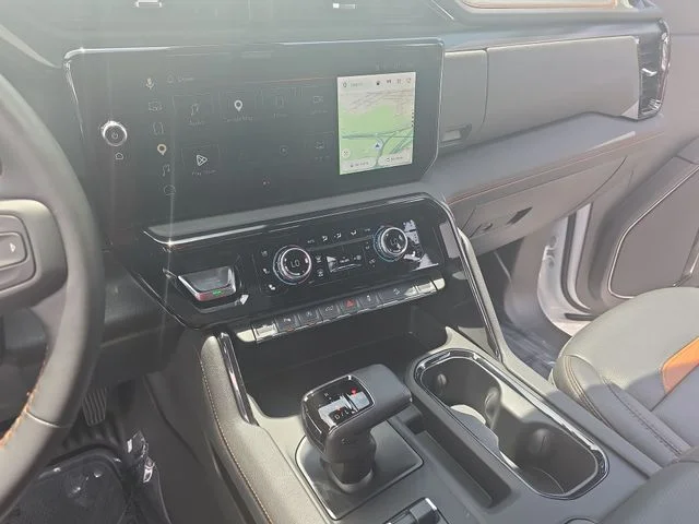 Used 2025 White GMC AT4 image 21