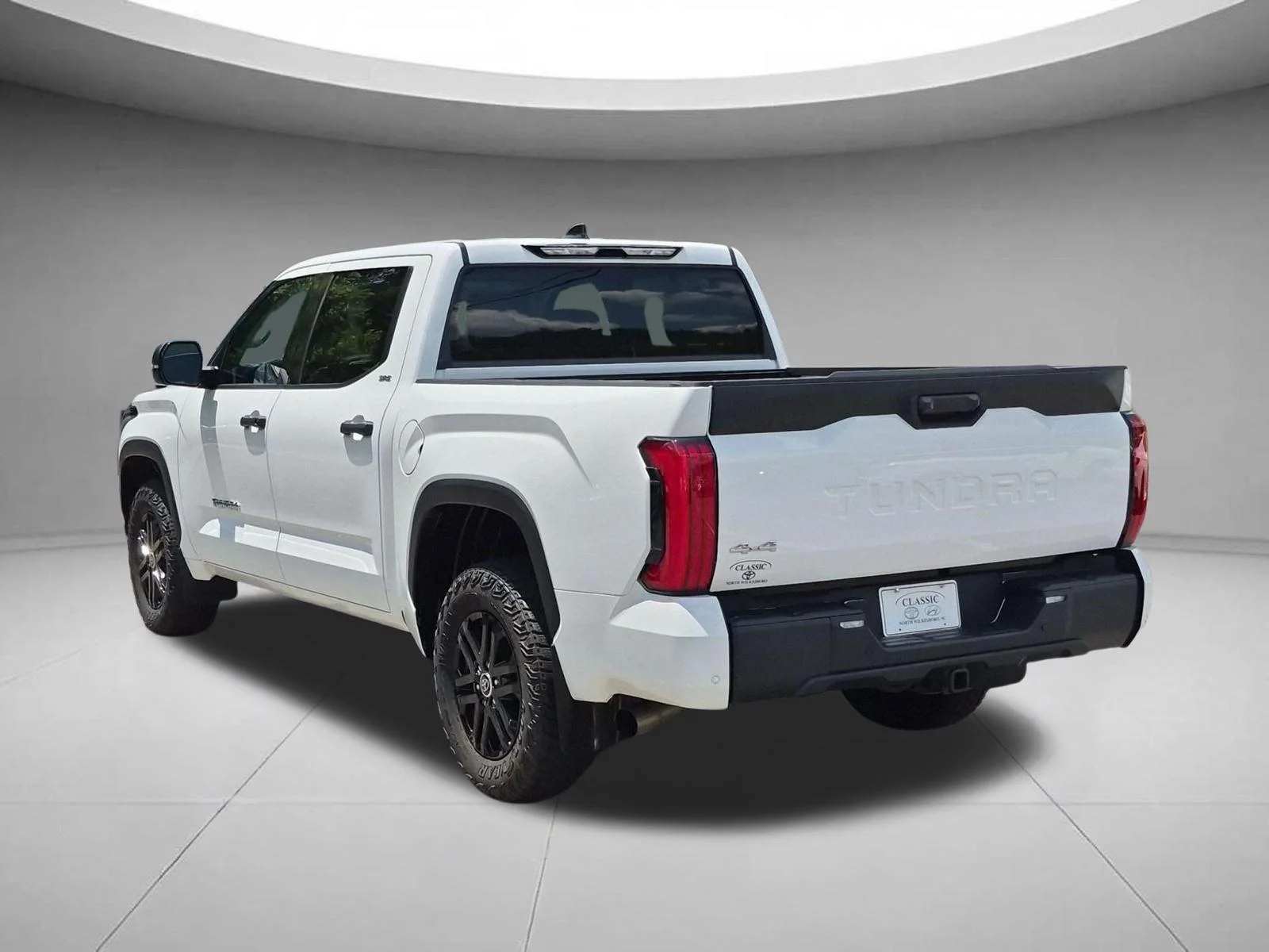 Used 2023 Ice Cap Toyota SR5 image 3