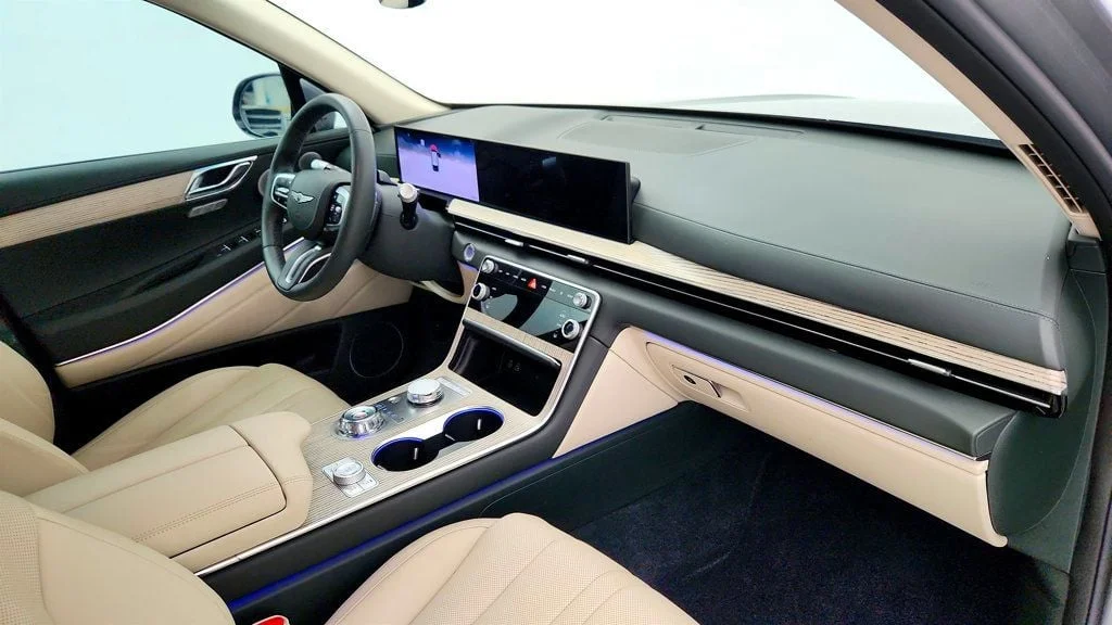 Used 2025 Savile Silver Genesis 2.5T Advanced AWD image 25