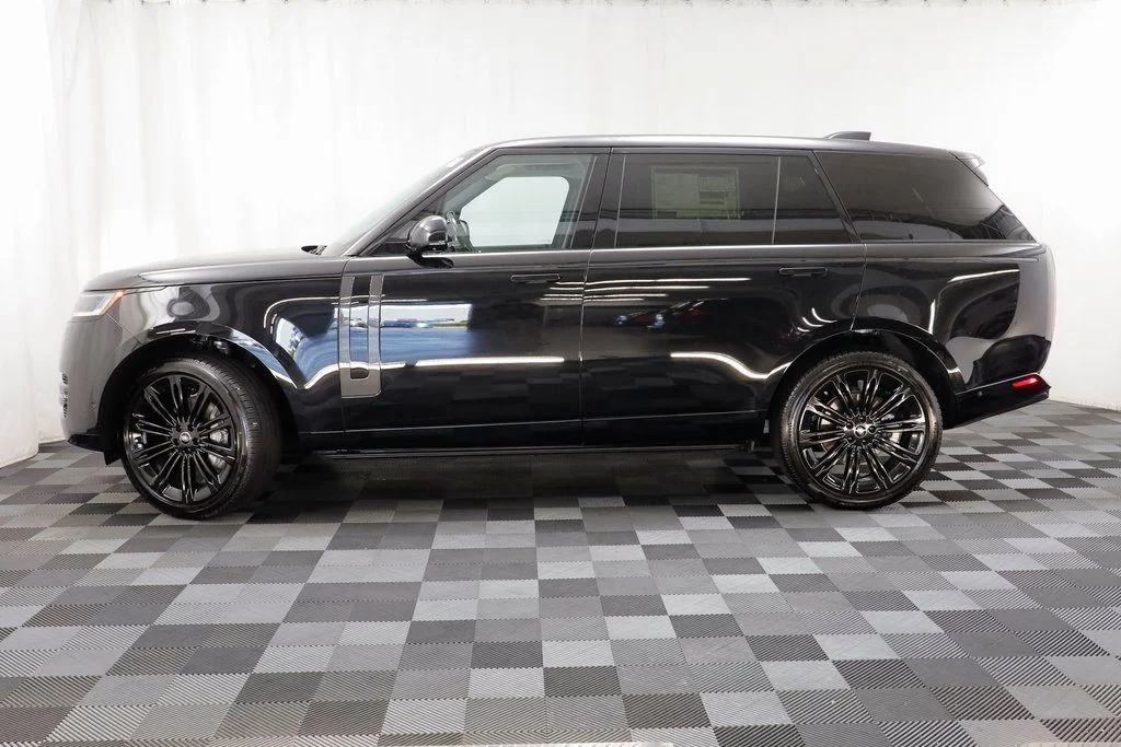 New 2025 Black Land Rover SE LWB 7 Passenger image 5